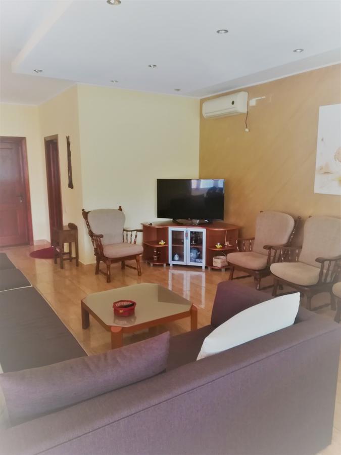 科斯蒂内什蒂 Casa Dalena酒店 外观 照片